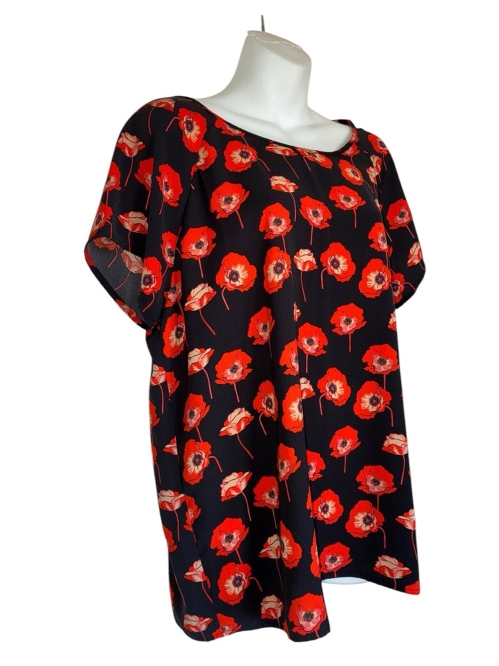 CAbi Top, women's L, Black with Bold Red Poppies, with overlapping open back
Euc